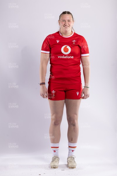 170325 Wales Women 6 Nations Rugby Squad Portraits - Alaw Pyrs