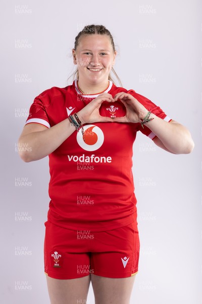 170325 Wales Women 6 Nations Rugby Squad Portraits - Alaw Pyrs