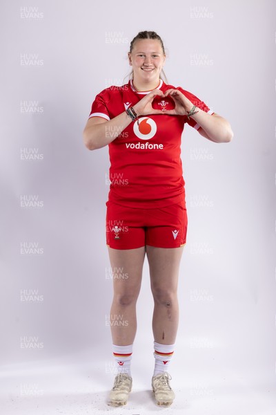 170325 Wales Women 6 Nations Rugby Squad Portraits - Alaw Pyrs