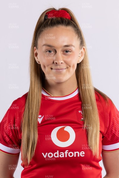 170325 Wales Women 6 Nations Rugby Squad Portraits - Hannah Jones