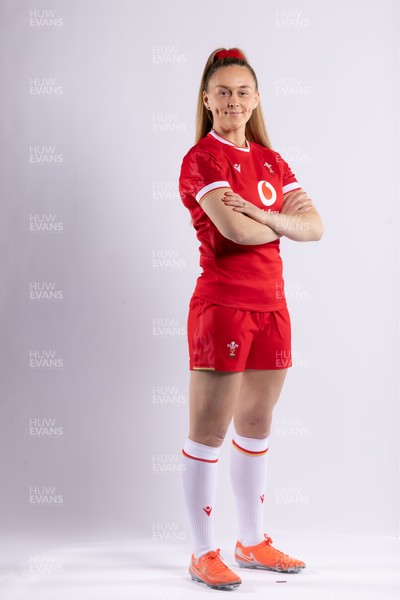 170325 Wales Women 6 Nations Rugby Squad Portraits - Hannah Jones