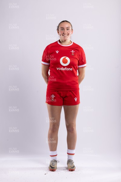 170325 Wales Women 6 Nations Rugby Squad Portraits - Nel Metcalfe