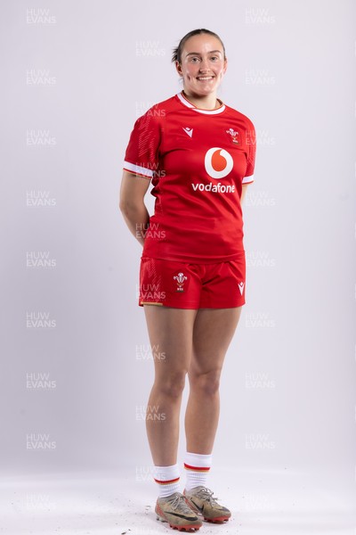 170325 Wales Women 6 Nations Rugby Squad Portraits - Nel Metcalfe