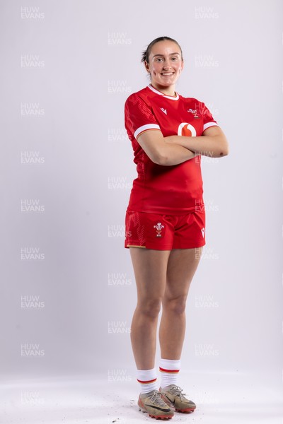 170325 Wales Women 6 Nations Rugby Squad Portraits - Nel Metcalfe