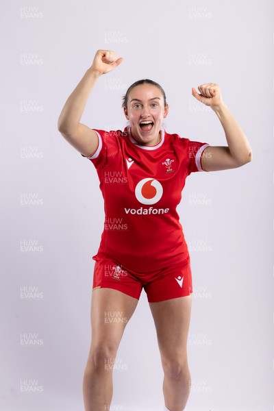 170325 Wales Women 6 Nations Rugby Squad Portraits - Nel Metcalfe