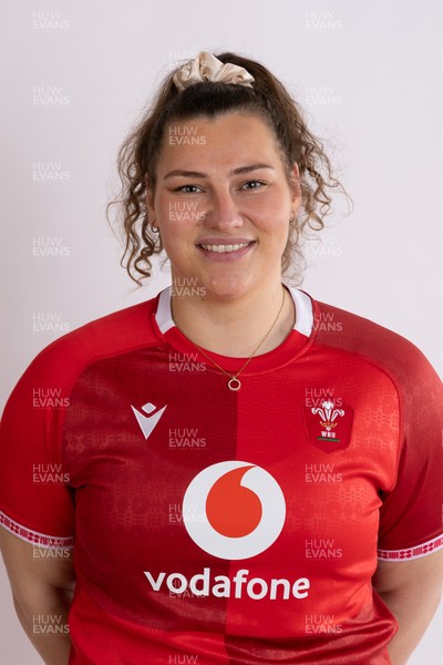 230226 - Wales Senior Women Extended Squad and Staff Portraits - Gwenllian Pyrs