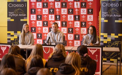 080323 - Wales Women 6 Nations Squad Announcement, Ysgol Dyffryn Aman, Ammanford - Wales Women Rugby head coach Ioan Cunningham and players Hannah Jones, left and Ffion Lewis return to their former school to speak to girls about their rugby careers and to formally announce the Wales Women’s squad for the forthcoming Women’s 6 Nations