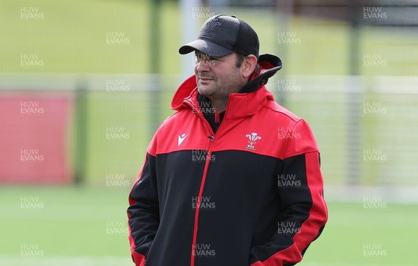 230521 - Wales Women 7s Squad Training - Coach Darren Edwards during training session