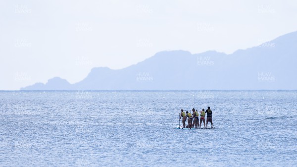 241022 - Wales Women rugby squad players and management enjoy a recovery and transit day at Matapouri Bay before resuming training for their Women’s World Cup Quarter Final match against New Zealand Activities included paddle boarding, sea canoeing, cricket and volleyball