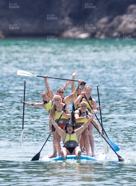 241022 - Wales Women rugby squad players and management enjoy a recovery and transit day at Matapouri Bay before resuming training for their Women’s World Cup Quarter Final match against New Zealand Activities included paddle boarding, sea canoeing, cricket and volleyball