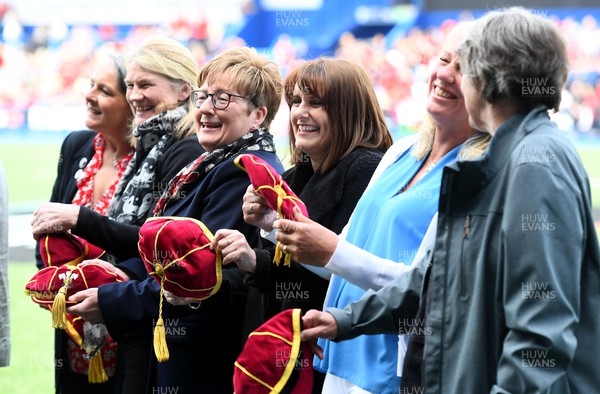 300422 - Wales Women v Italy Women - TikTok Women's Six Nations - Sue Wilson, Jackie Morgan, Janet Watkins, Catrin Davies and Cath Evans after receiving their cap