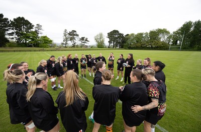 080526 - Wales Women Rugby Captains Run - The Wales team go through Captains Run at Pirrie Park ahead of the Women’s 6 Nations match against Ireland at Affidea Stadium