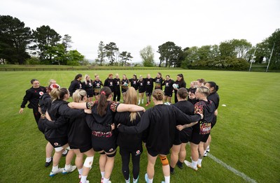 080526 - Wales Women Rugby Captains Run - The Wales team go through Captains Run at Pirrie Park ahead of the Women’s 6 Nations match against Ireland at Affidea Stadium