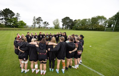 080526 - Wales Women Rugby Captains Run - The Wales team go through Captains Run at Pirrie Park ahead of the Women’s 6 Nations match against Ireland at Affidea Stadium