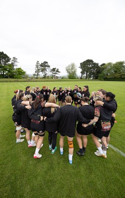 080526 - Wales Women Rugby Captains Run - The Wales team go through Captains Run at Pirrie Park ahead of the Women’s 6 Nations match against Ireland at Affidea Stadium