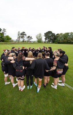 080526 - Wales Women Rugby Captains Run - The Wales team go through Captains Run at Pirrie Park ahead of the Women’s 6 Nations match against Ireland at Affidea Stadium
