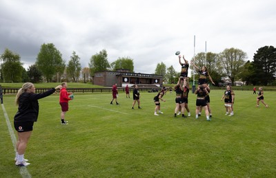 080526 - Wales Women Rugby Captains Run - The Wales team go through Captains Run at Pirrie Park ahead of the Women’s 6 Nations match against Ireland at Affidea Stadium
