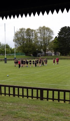 080526 - Wales Women Rugby Captains Run - The Wales team go through Captains Run at Pirrie Park ahead of the Women’s 6 Nations match against Ireland at Affidea Stadium