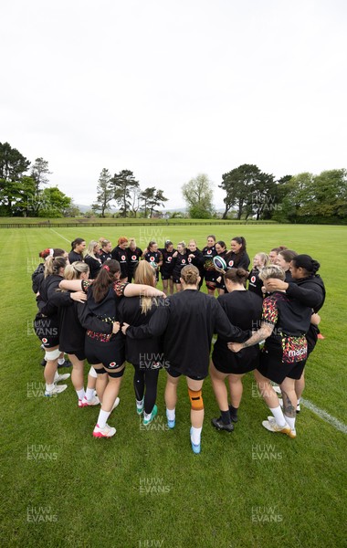 080526 - Wales Women Rugby Captains Run - The Wales team go through Captains Run at Pirrie Park ahead of the Women’s 6 Nations match against Ireland at Affidea Stadium