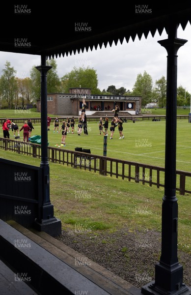 080526 - Wales Women Rugby Captains Run - The Wales team go through Captains Run at Pirrie Park ahead of the Women’s 6 Nations match against Ireland at Affidea Stadium
