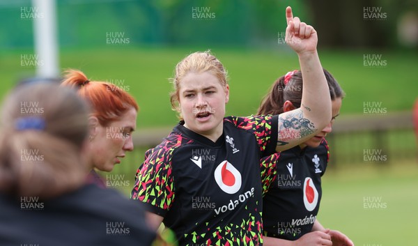 080526 - Wales Women Rugby Captains Run - Bethan Lewis during Captains Run at Pirrie Park ahead of the Women’s 6 Nations match against Ireland at Affidea Stadium