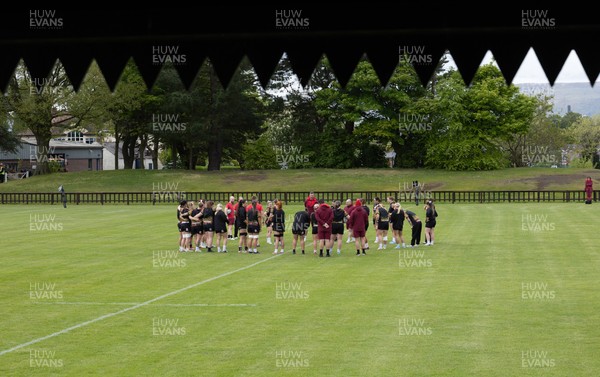 080526 - Wales Women Rugby Captains Run - The Wales team go through Captains Run at Pirrie Park ahead of the Women’s 6 Nations match against Ireland at Affidea Stadium
