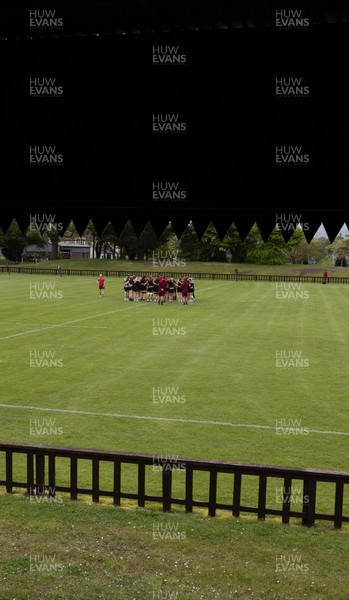 080526 - Wales Women Rugby Captains Run - The Wales team go through Captains Run at Pirrie Park ahead of the Women’s 6 Nations match against Ireland at Affidea Stadium