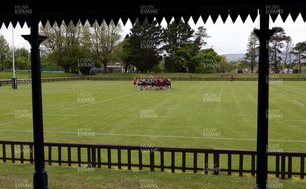 080526 - Wales Women Rugby Captains Run - The Wales team go through Captains Run at Pirrie Park ahead of the Women’s 6 Nations match against Ireland at Affidea Stadium