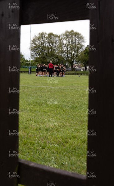080526 - Wales Women Rugby Captains Run - The Wales team go through Captains Run at Pirrie Park ahead of the Women’s 6 Nations match against Ireland at Affidea Stadium