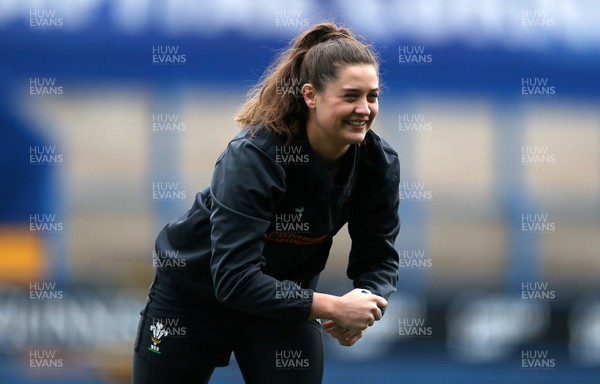 091118 - Wales Womens Captains Run - Robyn Wilkins during training