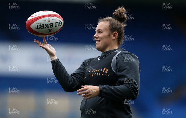 091118 - Wales Womens Captains Run - Carys Phillips during training