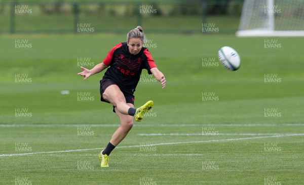 130922 - Wales Women Captains Run - Elinor Snowsill of Wales during the Captains Run ahead of Wales Women’s World Cup warm up match against England