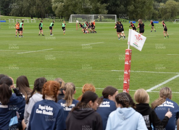 130922 - Wales Women Captains Run -Schoolchildren watch the Wales Women’s Captains Run ahead of the Women’s World Cup warm up match against England