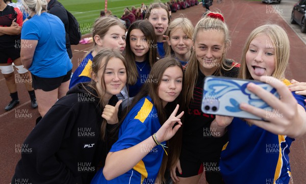 130922 - Wales Women Captains Run -Hannah Jones of Wales poses with schoolchildren after they watched the Wales Women’s Captains Run ahead of the Women’s World Cup warm up match against England
