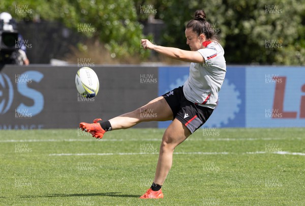 151022 - Captain’s Walkthrough, Waitakere Stadium - Wales’ Ffion Lewis during kicking practise ahead of the Women’s Rugby World Cup match between Wales and New Zealand