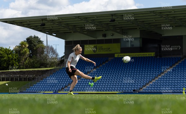 151022 - Captain’s Walkthrough, Waitakere Stadium - Wales’ Elinor Snowsill during kicking practise ahead of the Women’s Rugby World Cup match between Wales and New Zealand