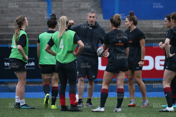 151118 - Wales Women's Captains Run - Coach Gareth Wyatt works with the backs during the Captain's Run ahead of their match against Hong Kong