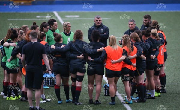 151118 - Wales Women's Captains Run - Wales Women's squad during the Captain's Run ahead of their match against Hong Kong