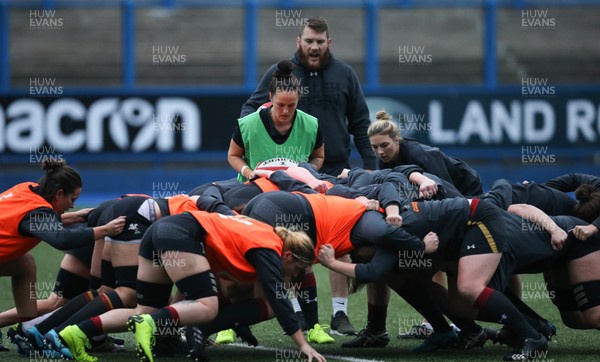151118 - Wales Women's Captains Run - Wales Women's Forwards Coach Hugh Gustafson works with the forwards during the Captain's Run ahead of their match against Hong Kong