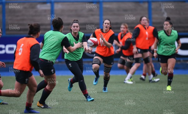 151118 - Wales Women's Captains Run - Wales Women's squad during the Captain's Run ahead of their match against Hong Kong