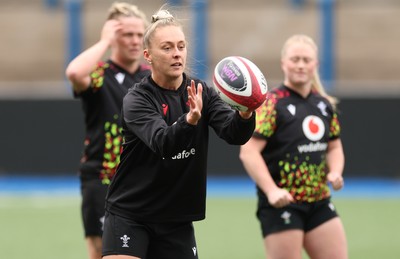 160526 - Wales Women Rugby Captain’s Run - Hannah Dallavalle during Captain’s Run ahead of their final Women’s 6 Nations match against Italy