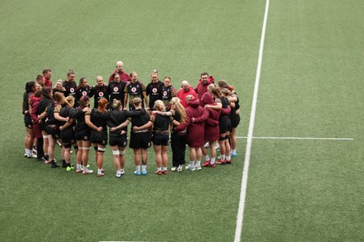 160526 - Wales Women Rugby Captain’s Run - The Wales team huddle up during Captain’s Run ahead of their final Women’s 6 Nations match against Italy