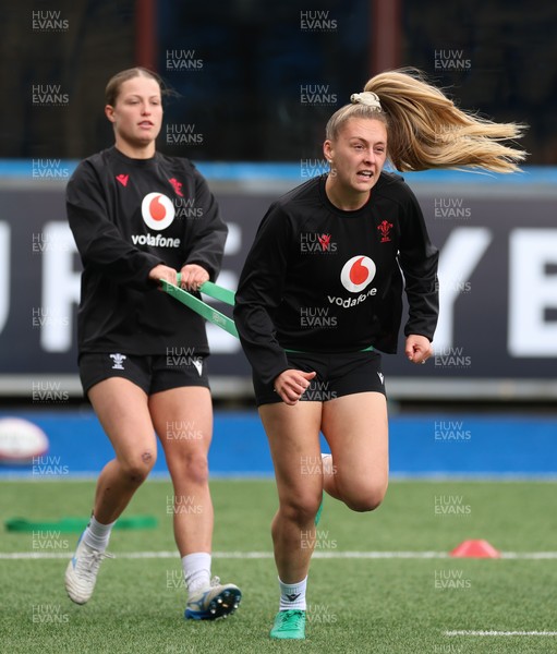 160526 - Wales Women Rugby Captain’s Run - Hannah Dallavalle and Amy Williams in warm up during Captain’s Run ahead of their final Women’s 6 Nations match against Italy