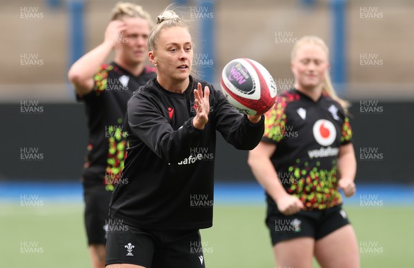 160526 - Wales Women Rugby Captain’s Run - Hannah Dallavalle during Captain’s Run ahead of their final Women’s 6 Nations match against Italy