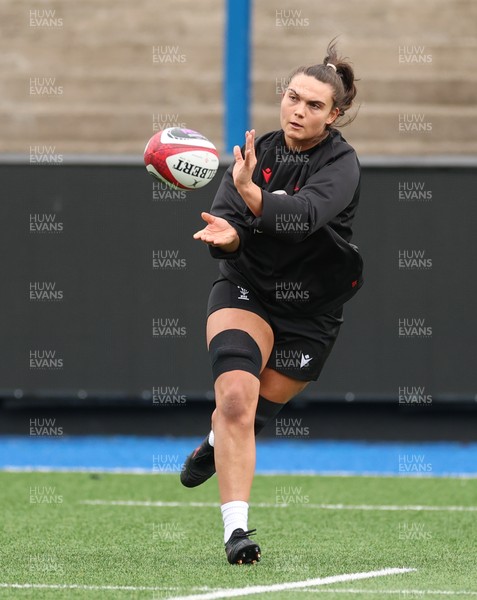 160526 - Wales Women Rugby Captain’s Run - during Captain’s Run ahead of their final Women’s 6 Nations match against Italy