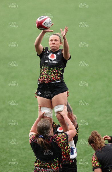 160526 - Wales Women Rugby Captain’s Run - during Captain’s Run ahead of their final Women’s 6 Nations match against Italy