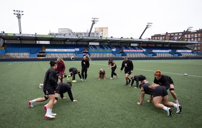 170426 - Wales Women Captain’s Run - The Wales team during Captain’s Run ahead of the Women’s 6 Nations match against France
