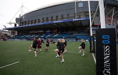 170426 - Wales Women Captain’s Run - The Wales team during Captain’s Run ahead of the Women’s 6 Nations match against France