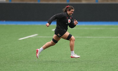 170426 - Wales Women Captain’s Run - Branwen Metcalfe during Captain’s Run ahead of the Women’s 6 Nations match against France
