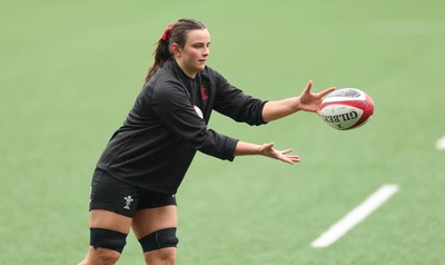 170426 - Wales Women Captain’s Run - Branwen Metcalfe during Captain’s Run ahead of the Women’s 6 Nations match against France